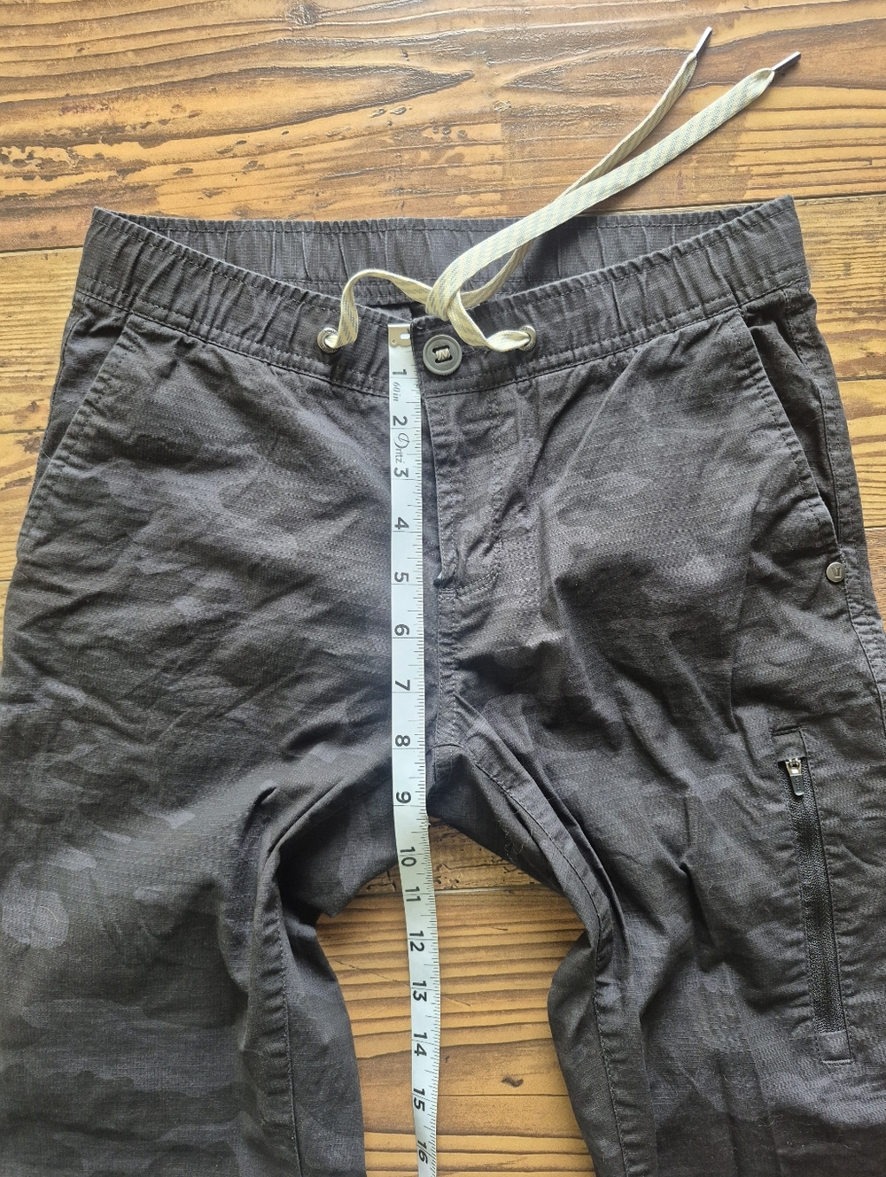 Vuori Rip Stop Black Gray Camo Pants Womens Size XS - Picture 7 of 10